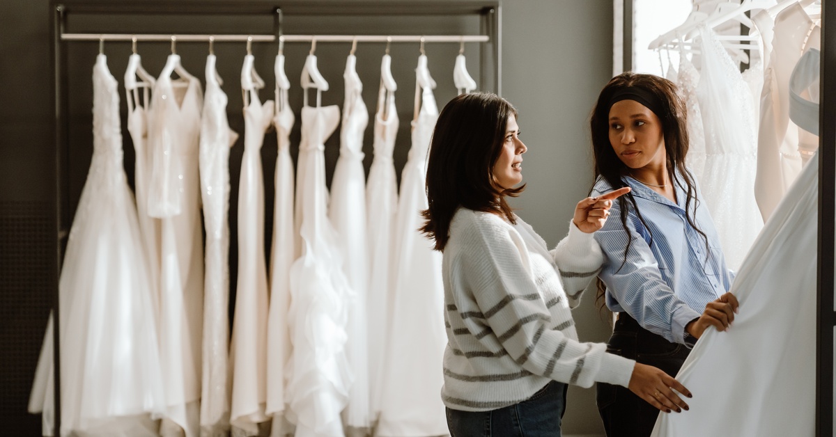 10 Must-Have Items for Wedding Dress Shopping Day